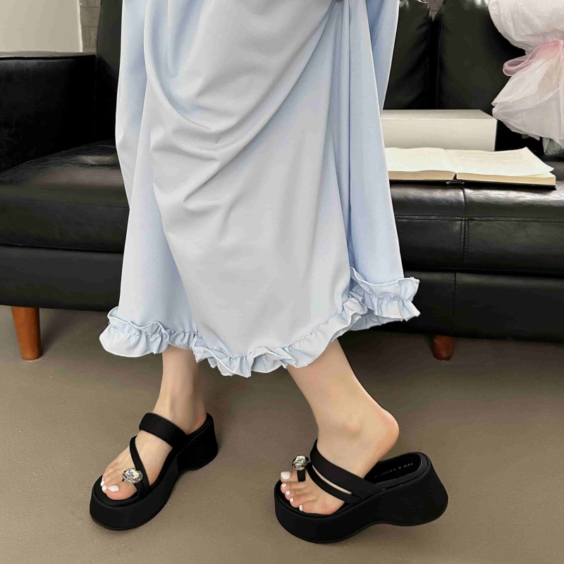 2025 New Thick Sole Rhinestone Platform Summer Slippers for Women - Image 5