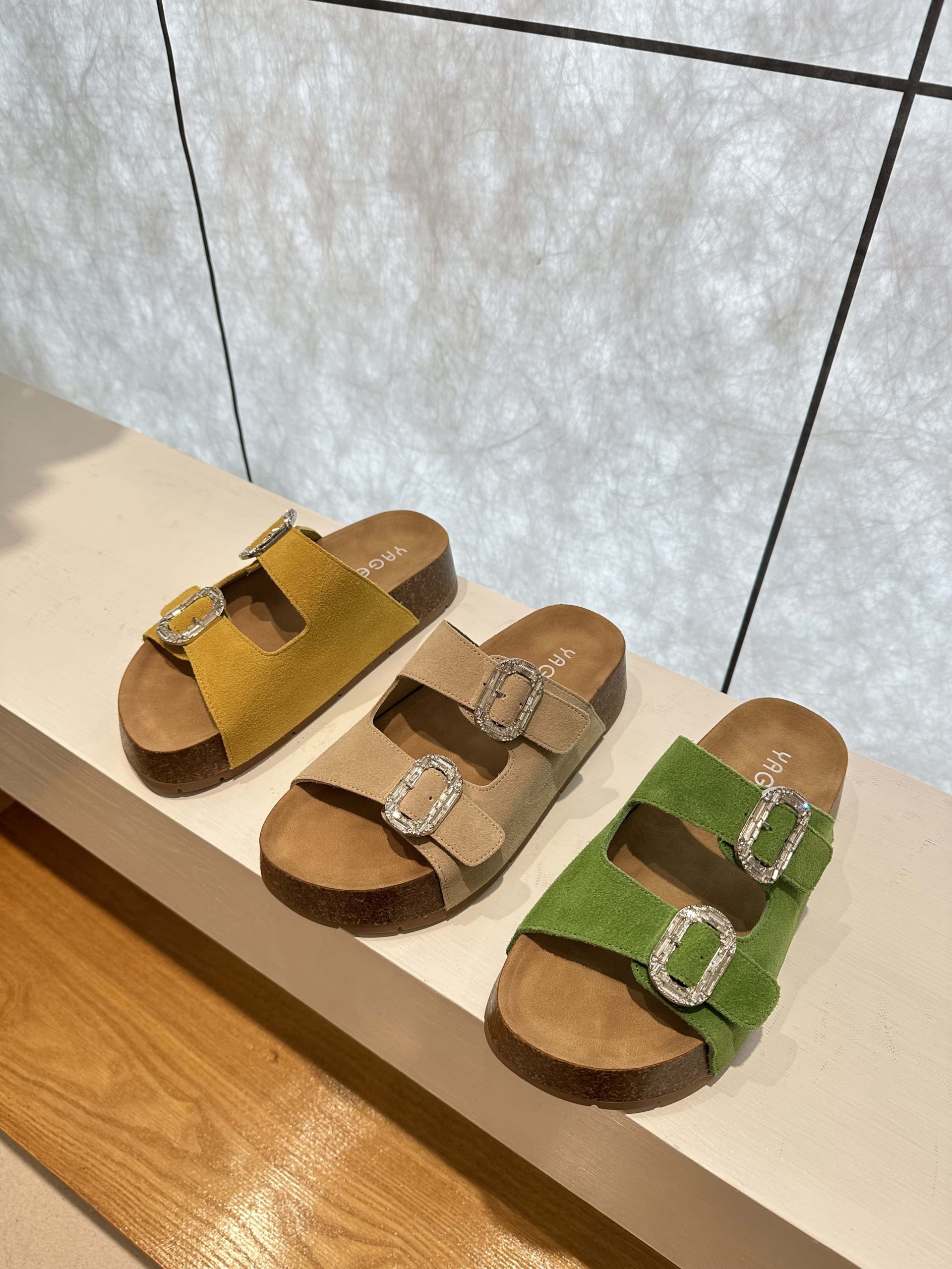 2025 New Thick Sole Rhinestone Buckle Women's Slippers Fashion Casual Sandals Versatile Birkenstock - Image 4
