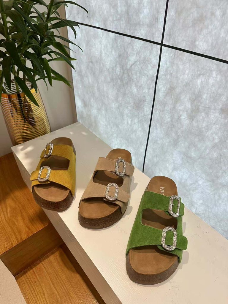 2025 New Thick Sole Rhinestone Buckle Women's Slippers Fashion Casual Sandals Versatile Birkenstock