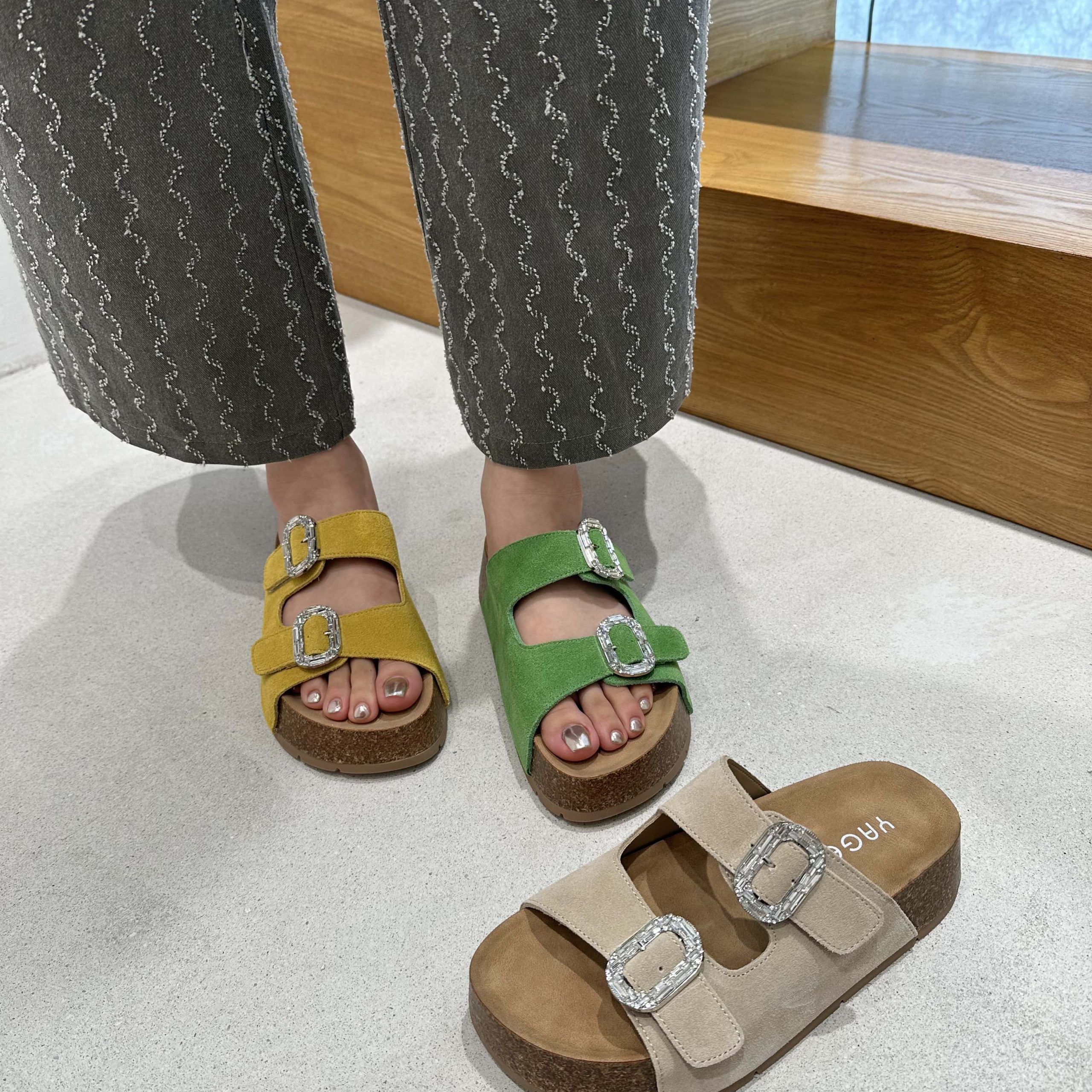 2025 New Thick Sole Rhinestone Buckle Women's Slippers Fashion Casual Sandals Versatile Birkenstock - Image 5