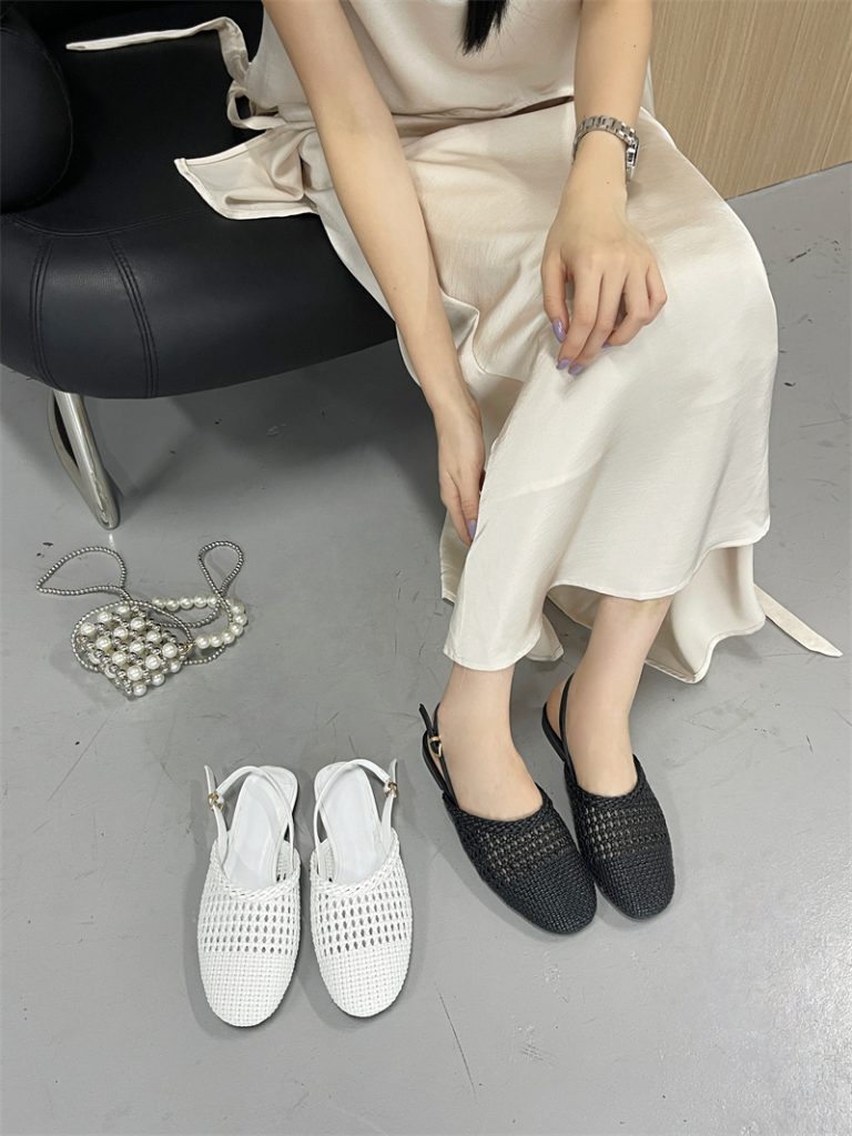 2025 New Flat Closed Toe Woven Buckle Strap Sandals for Women